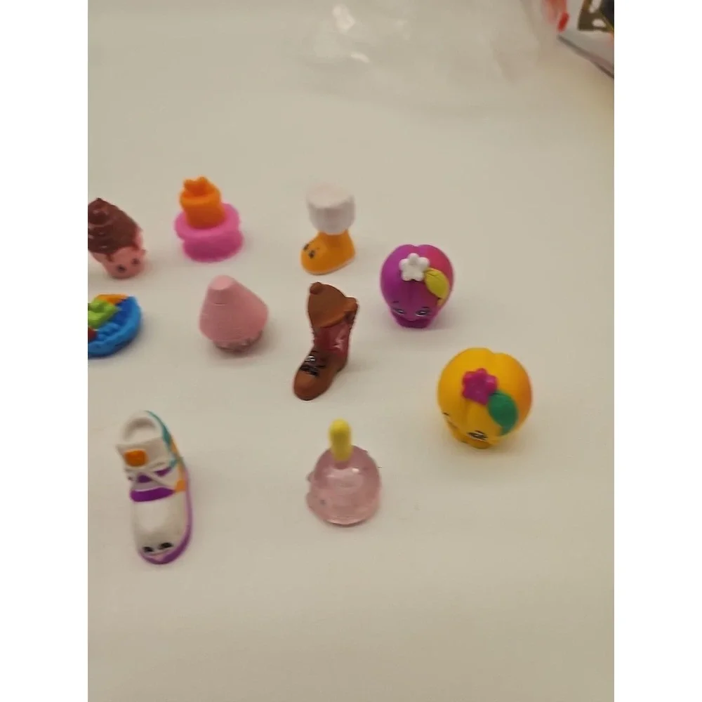 Shopkins Lot of 17  Pieces / Moose Mini Figures Children Toys  Lot Tiny
